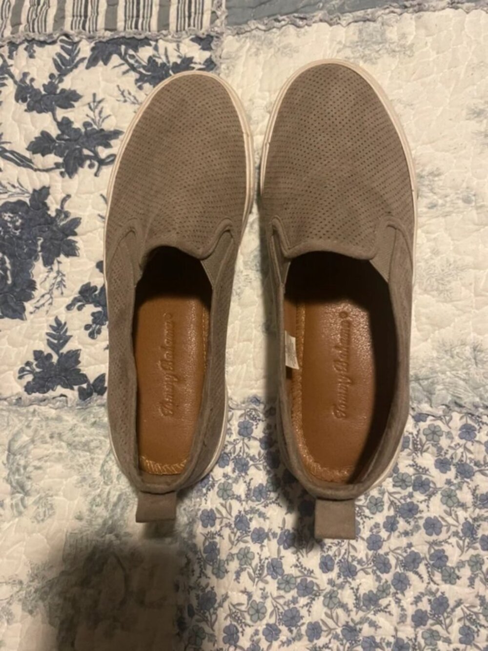 Tommy Bahama Taupe Perforated Slip-On Sneakers – Women’s Size 7.5